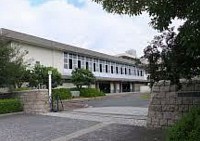 井口高校正門