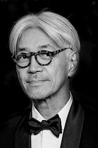 坂本龍一